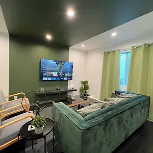 2br-suite-in-the-heart-of-hollywood-br5.topanaheimhotels.com/